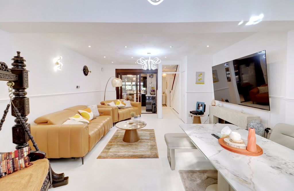 Property photo 3 of 24