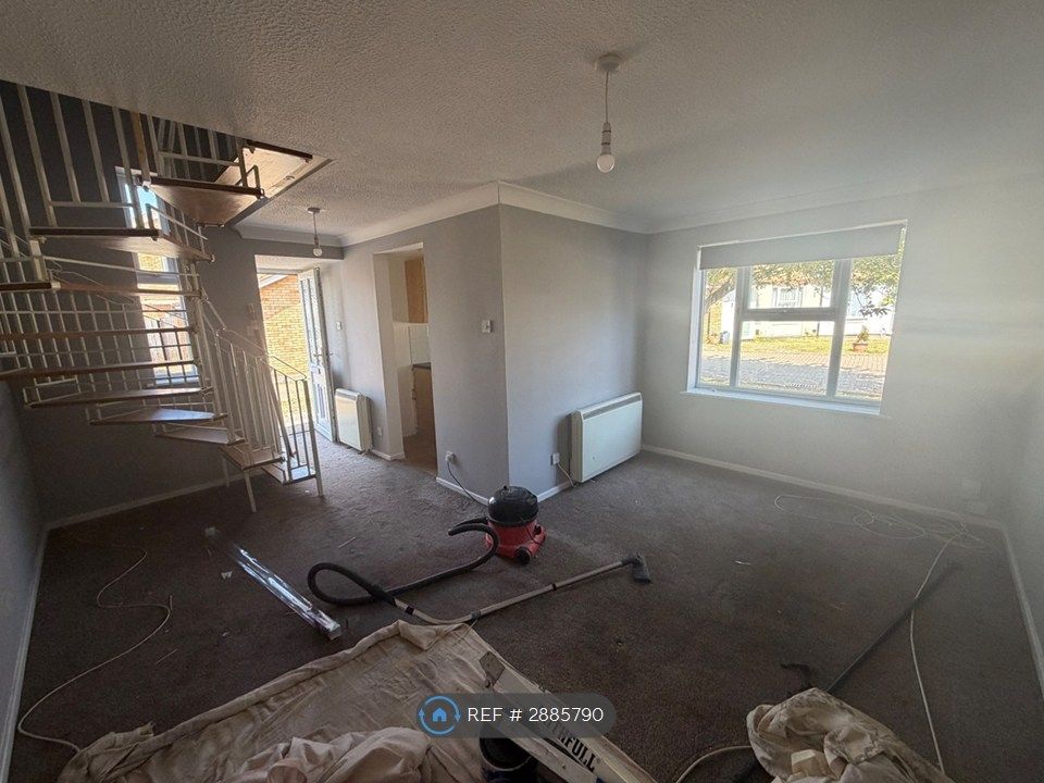 Property photo 3 of 6 Lounge