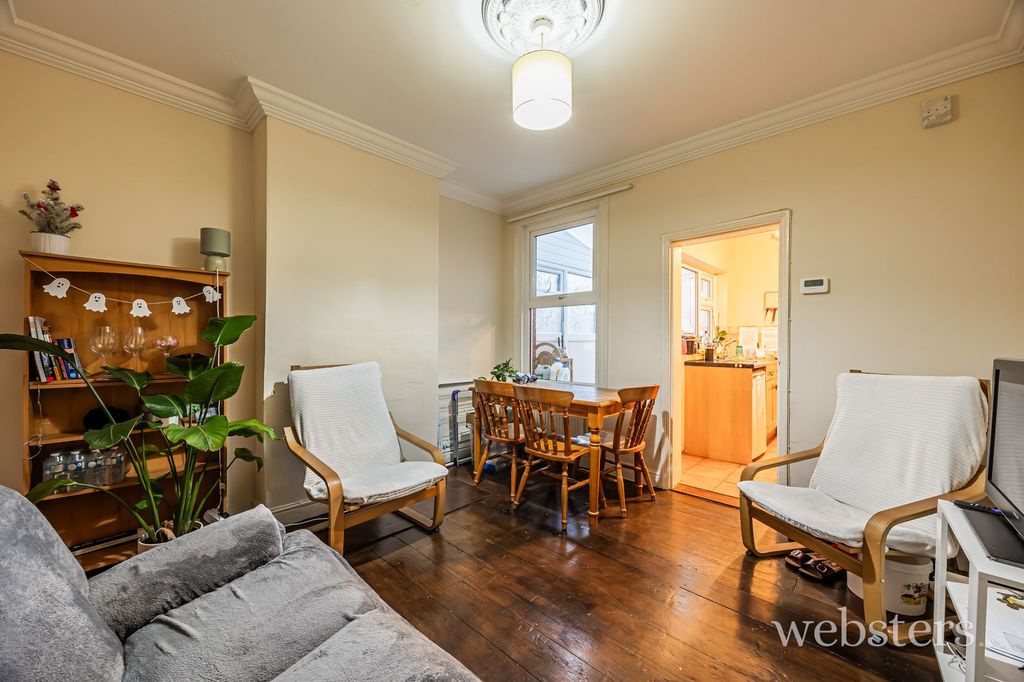 Property photo 3 of 12