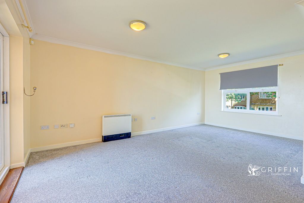 Property photo 3 of 12 Img1922Img1926
