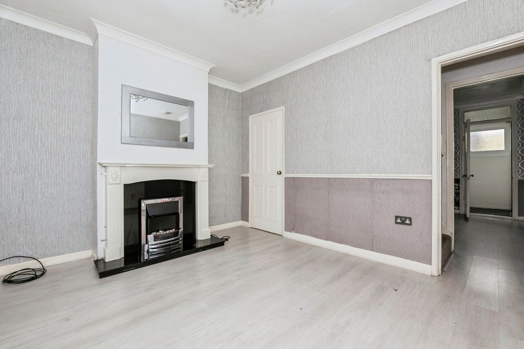 Property photo 3 of 17 Picture