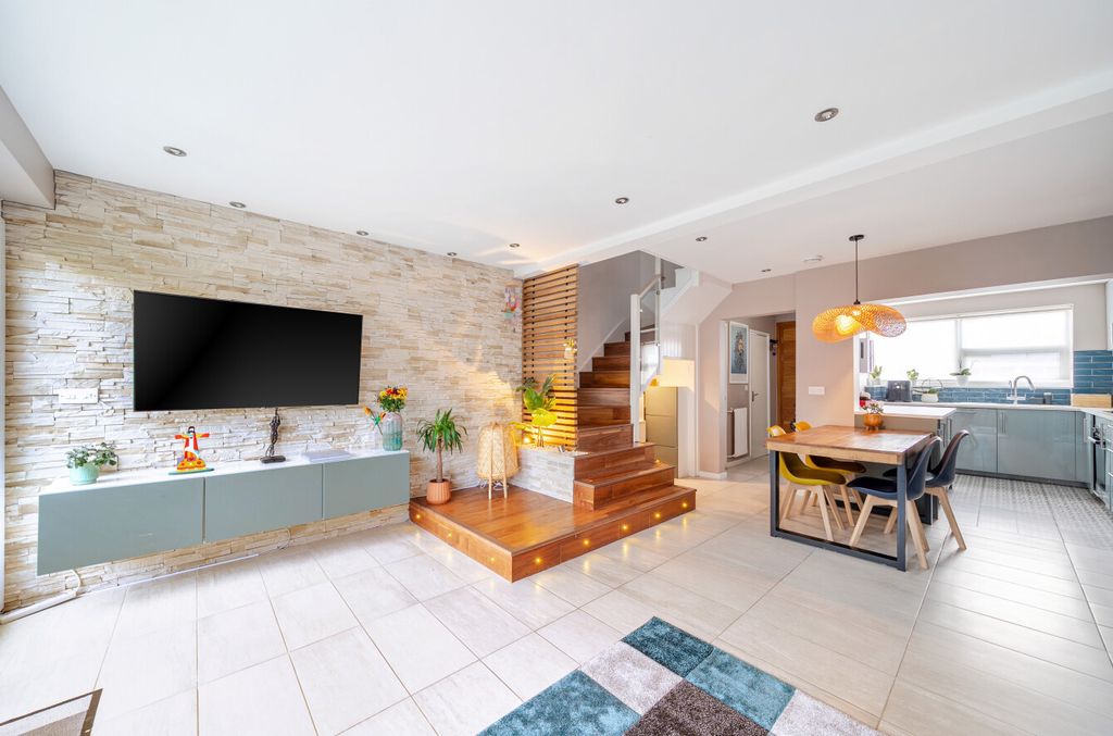 Property photo 1 of 25 1386763-9-6932B6B...