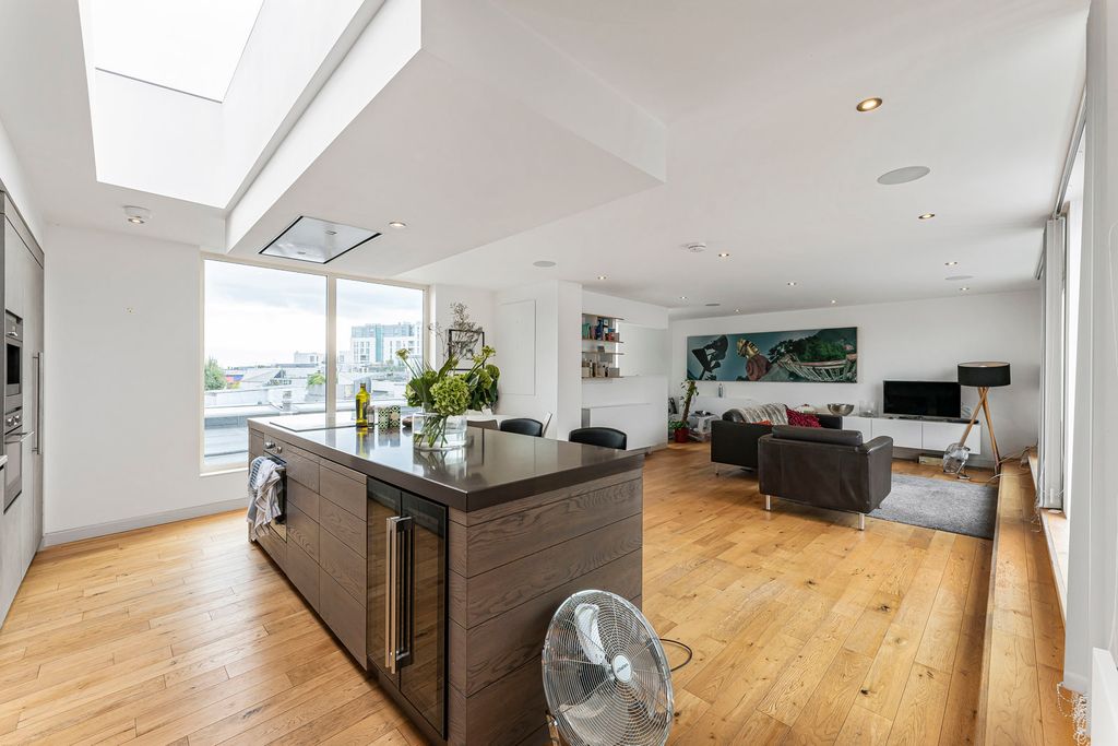 Property photo 1 of 15 Reception/Kitchen