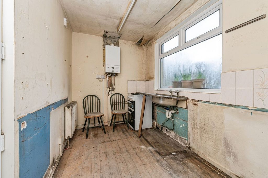 Property photo 3 of 12