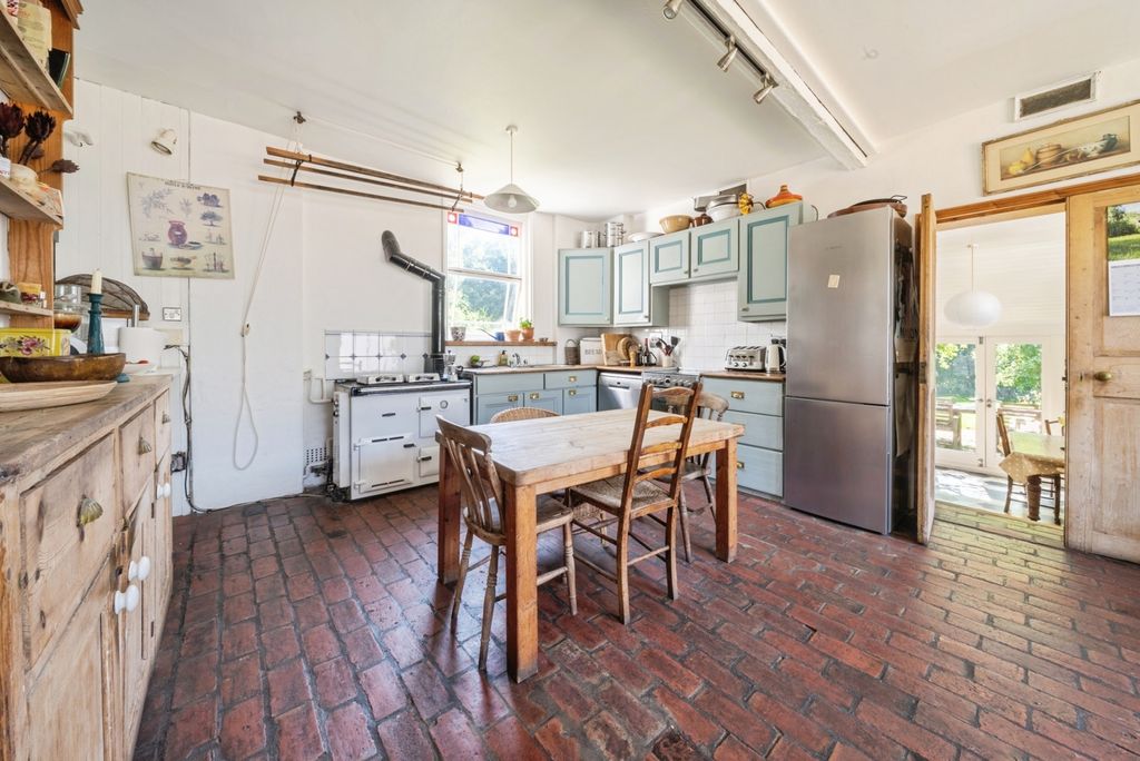 Property photo 3 of 22 Kitchen/Breakfast