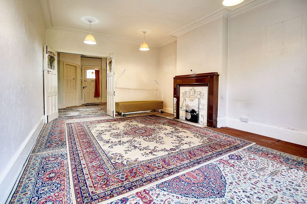 Property photo 2 of 22