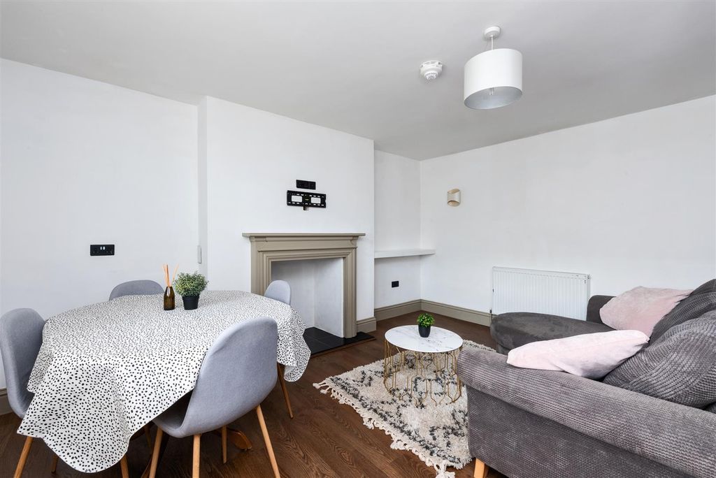 Property photo 3 of 12 Gff 8 Charlton Buildings-8.Jpg