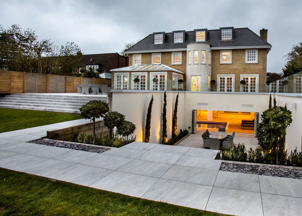 Property photo 1 of 16