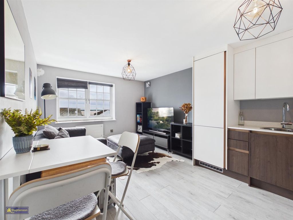 Property photo 1 of 7 Living Kitchen