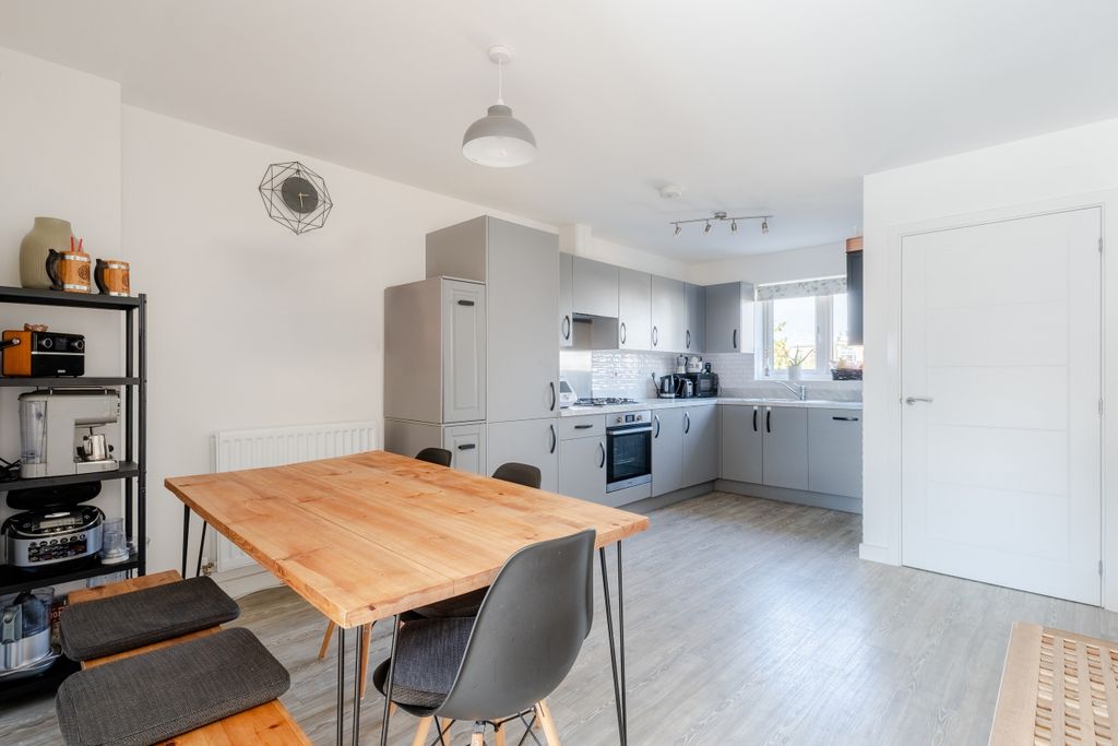 Property photo 3 of 17 A7401199-Hdr-11