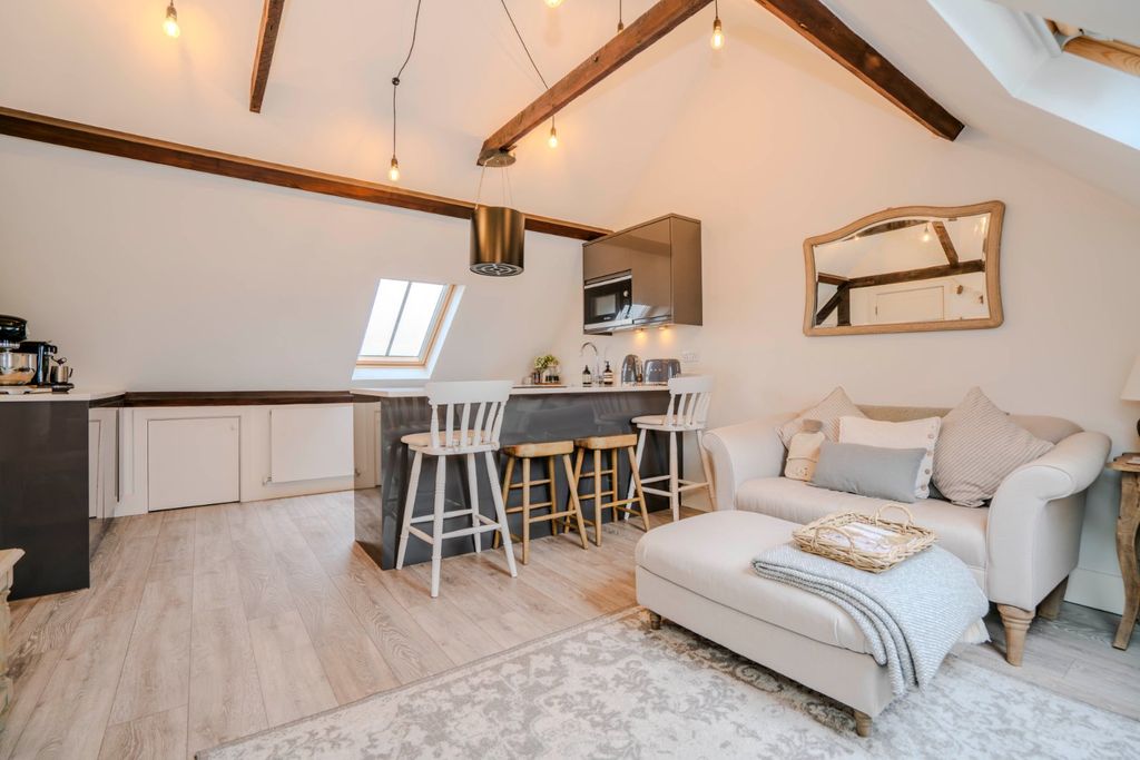 Property photo 2 of 15 Picture No. 17