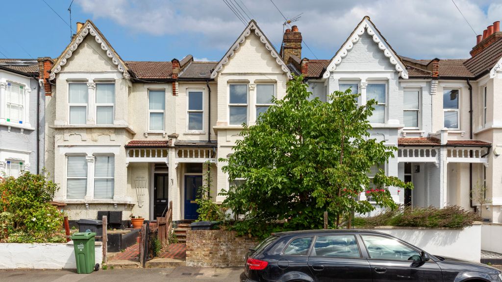 Property photo 1 of 15 Flat B, 55 Colworth Road, Leytonstone, London, E11 1Ja