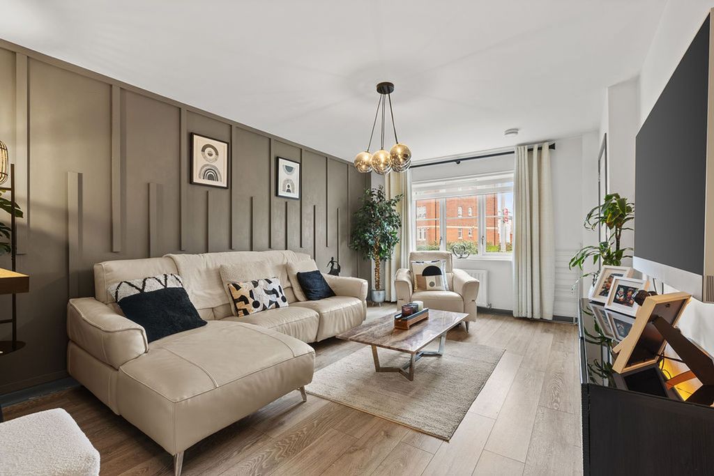 Property photo 3 of 27