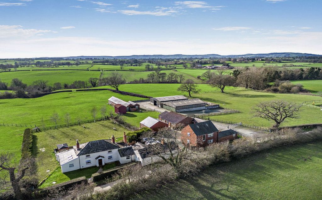 Property photo 1 of 35 Hollyleigh