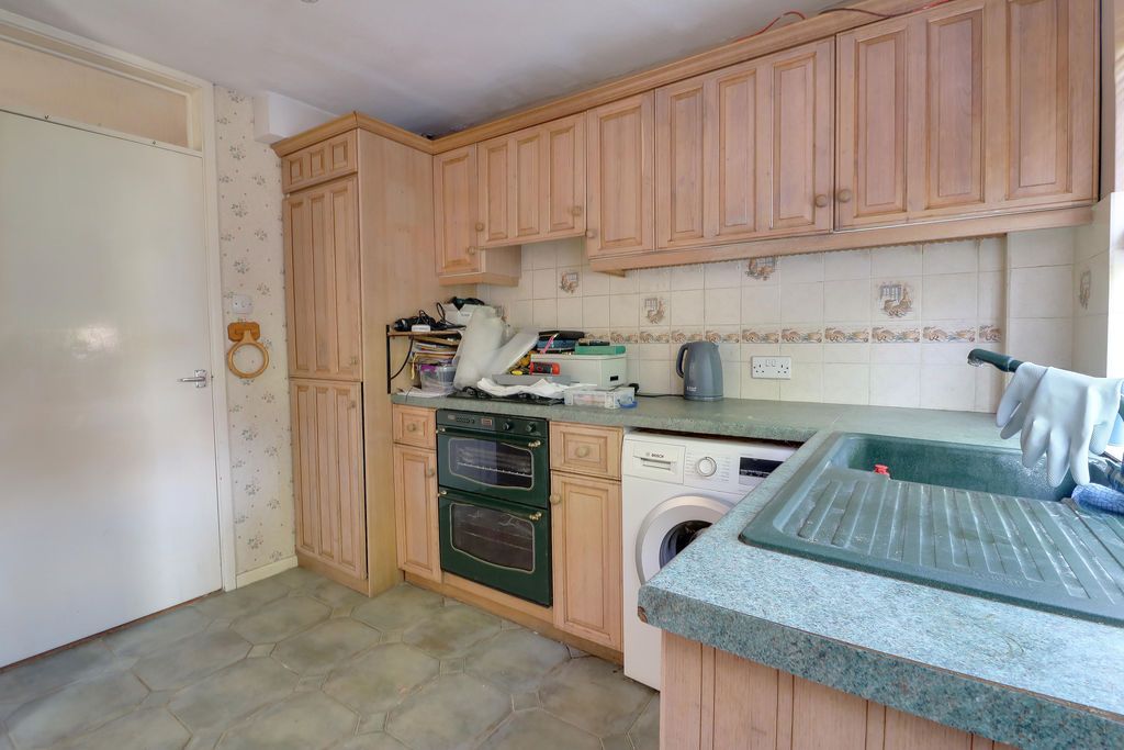 Property photo 3 of 13 Kitchen
