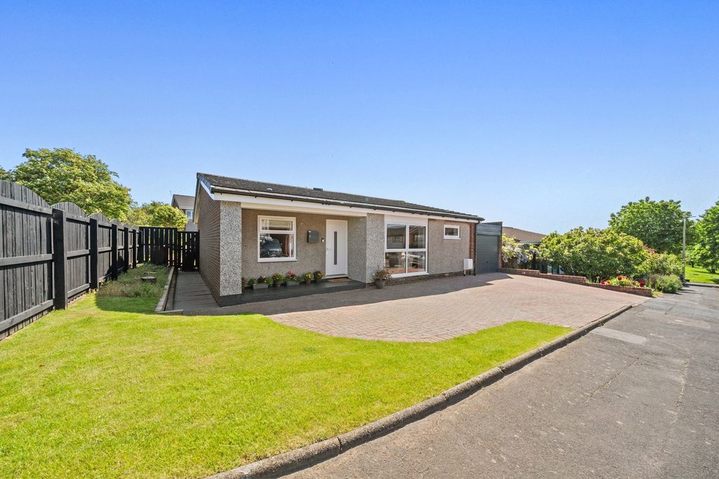 Property photo 1 of 32
