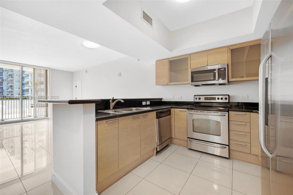 Property photo 3 of 23 <Alttext/>