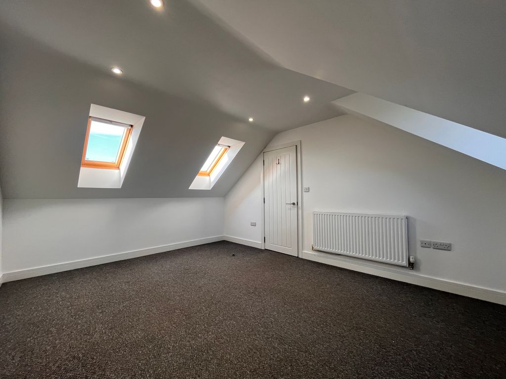 Property photo 3 of 11 Bedroom