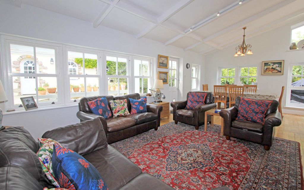 Property photo 3 of 37