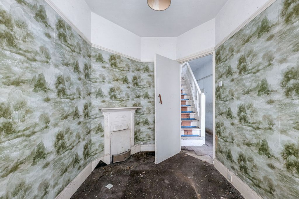 Property photo 2 of 22 5 Maple Avenue, Gillingham, Kent, Me7 2Nt