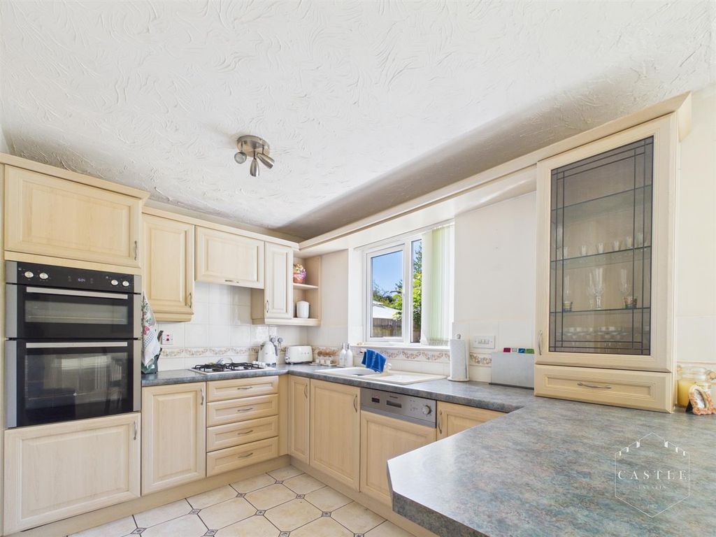 Property photo 3 of 20 Breakfast Kitchen