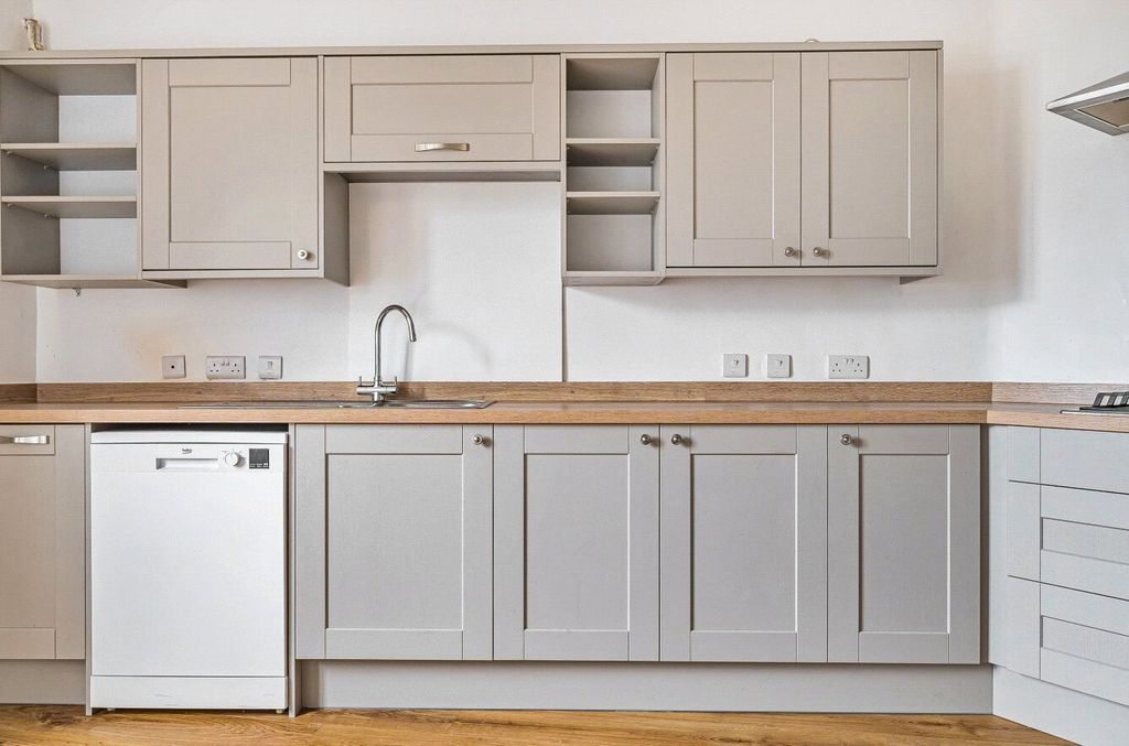 Property photo 3 of 15 Kitchen