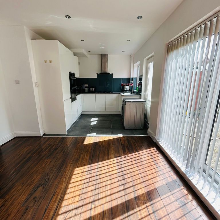 Property photo 3 of 16 Gallery