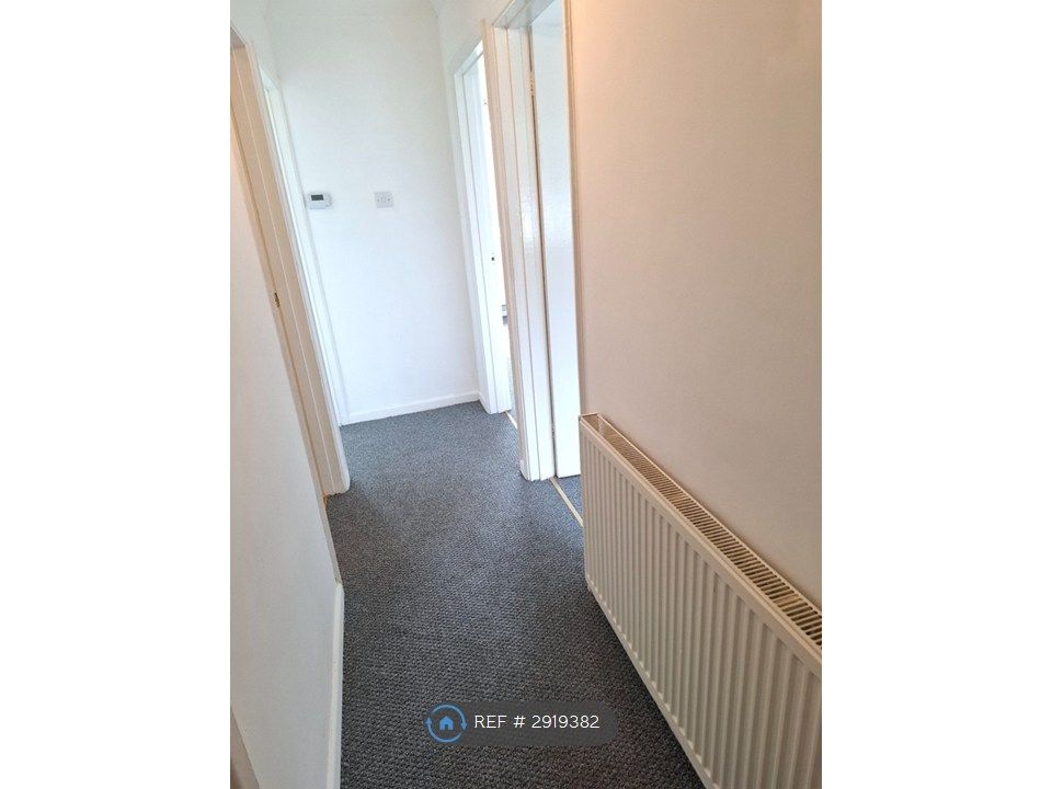 Property photo 2 of 9 Hall