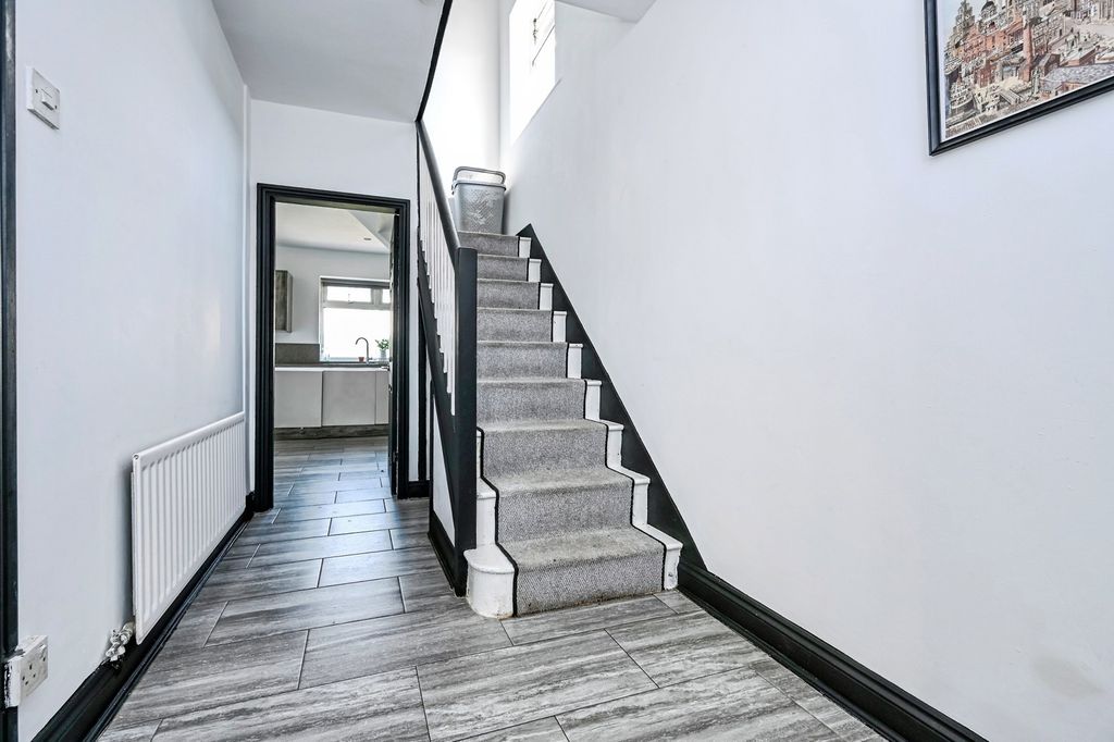 Property photo 2 of 12 Pbox-Img.Jpg