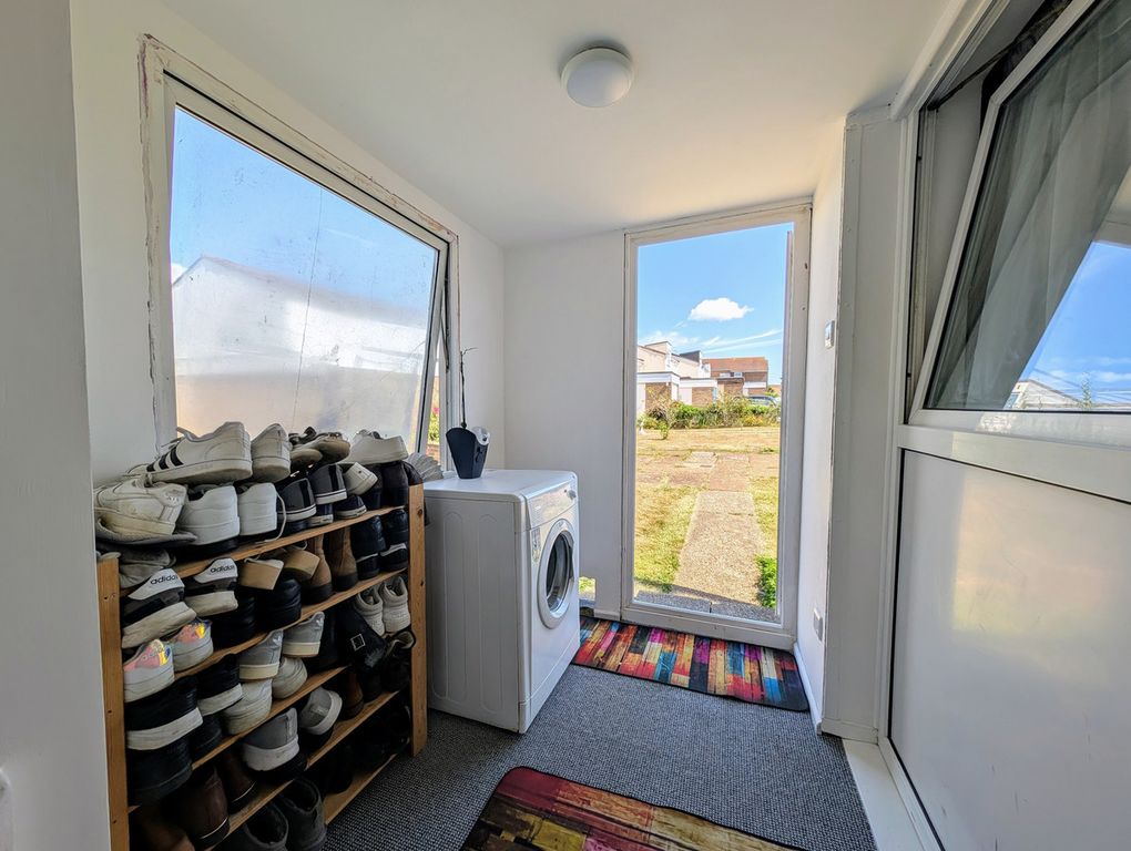 Property photo 3 of 27