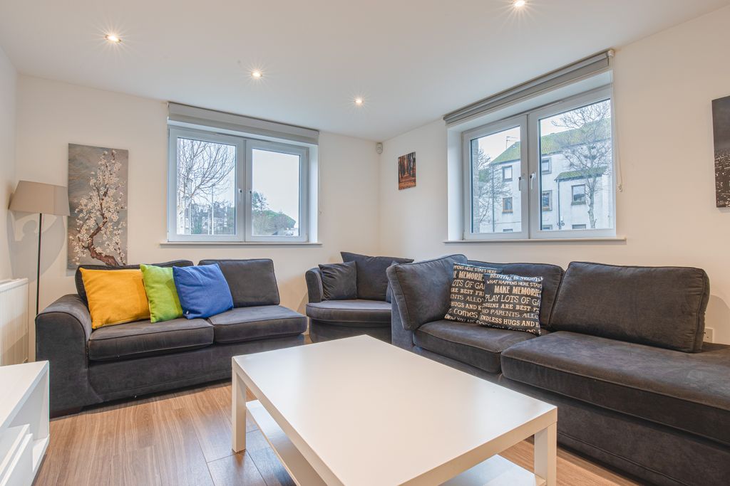 Property photo 1 of 13 Livingarea