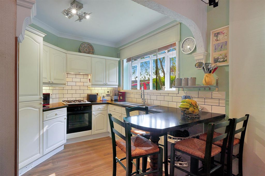Property photo 2 of 7 132 Neasden Lane - Ujh28Hapyrvbuogd4Pps.Jpg