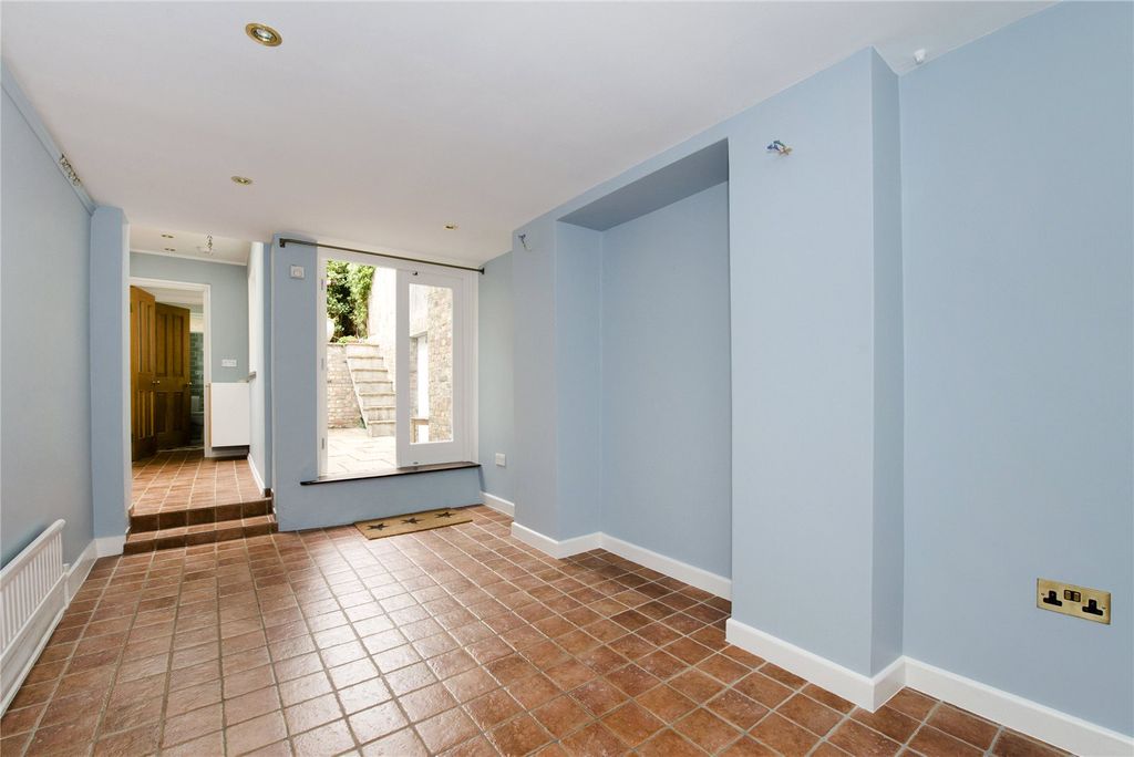 Property photo 3 of 8
