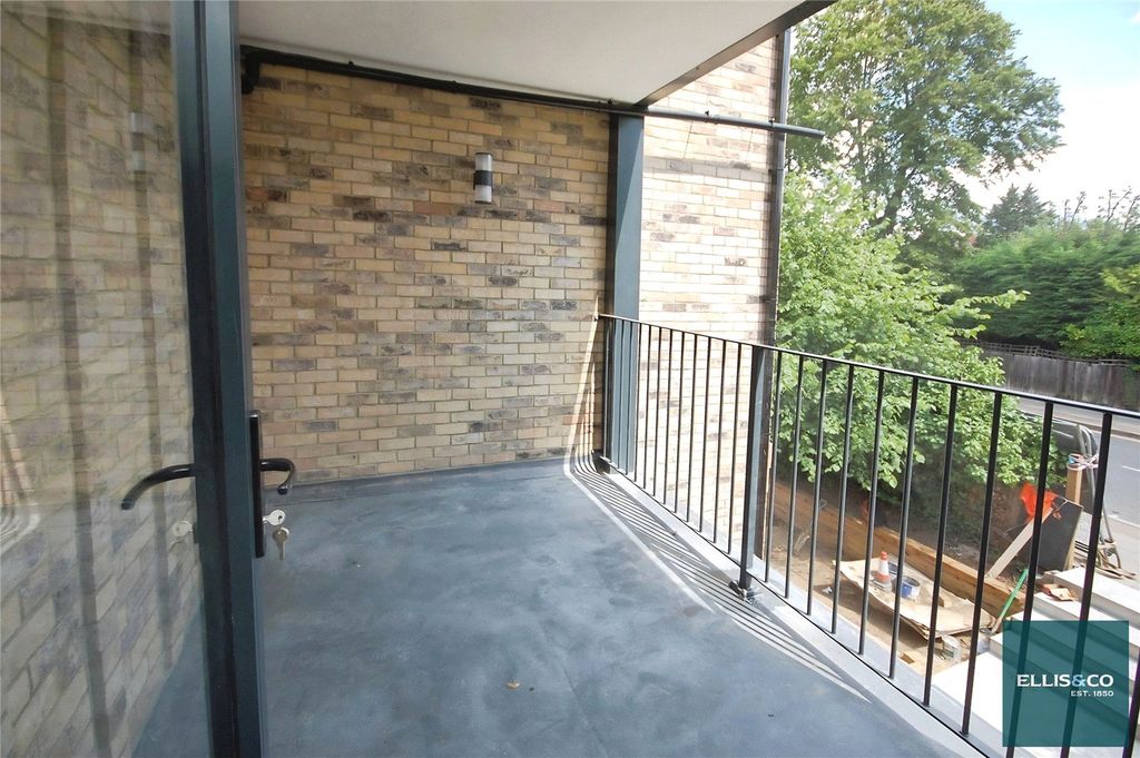 Property photo 2 of 7 Picture No. 15