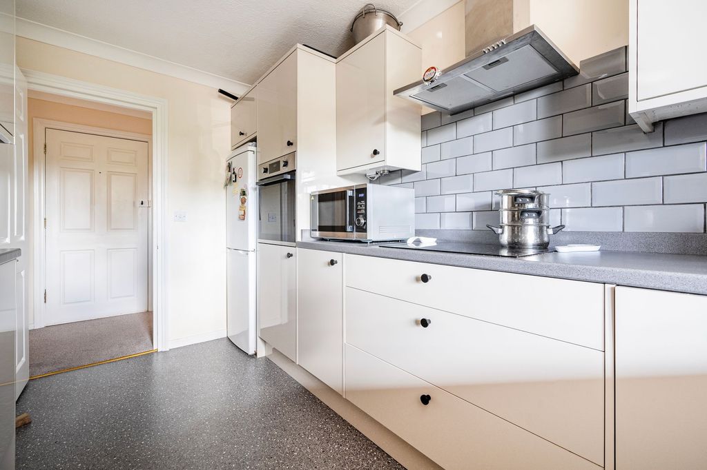 Property photo 3 of 14 Kitchen