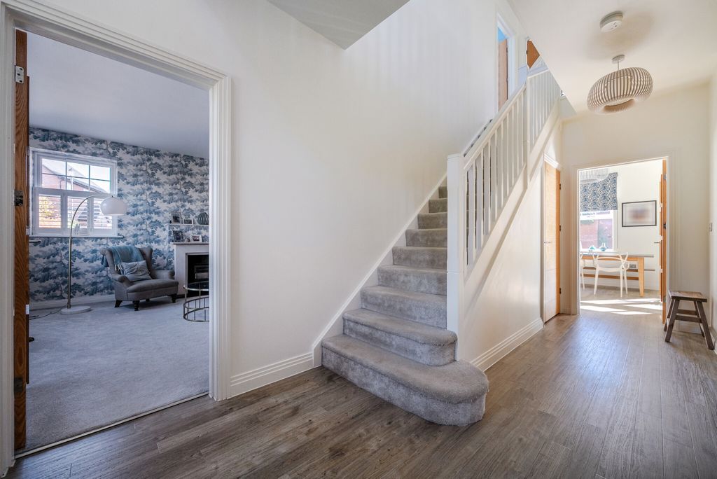 Property photo 2 of 38 1370770-8-68Fb5d4...