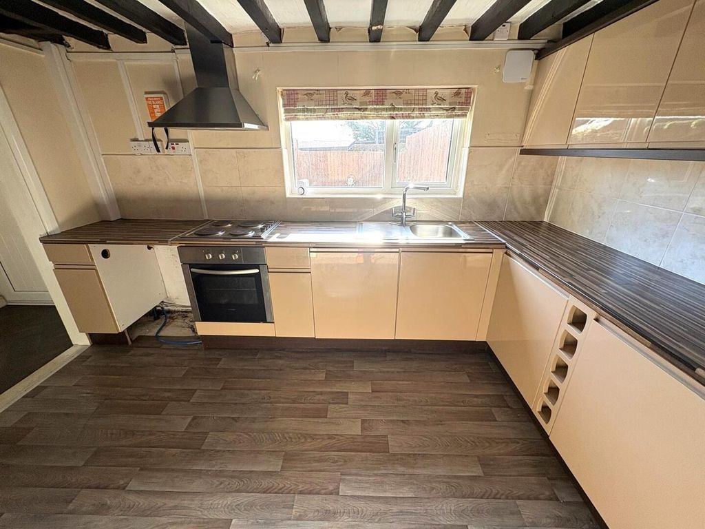 Property photo 3 of 24 Kitchen