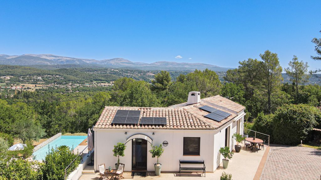 Property photo 2 of 25