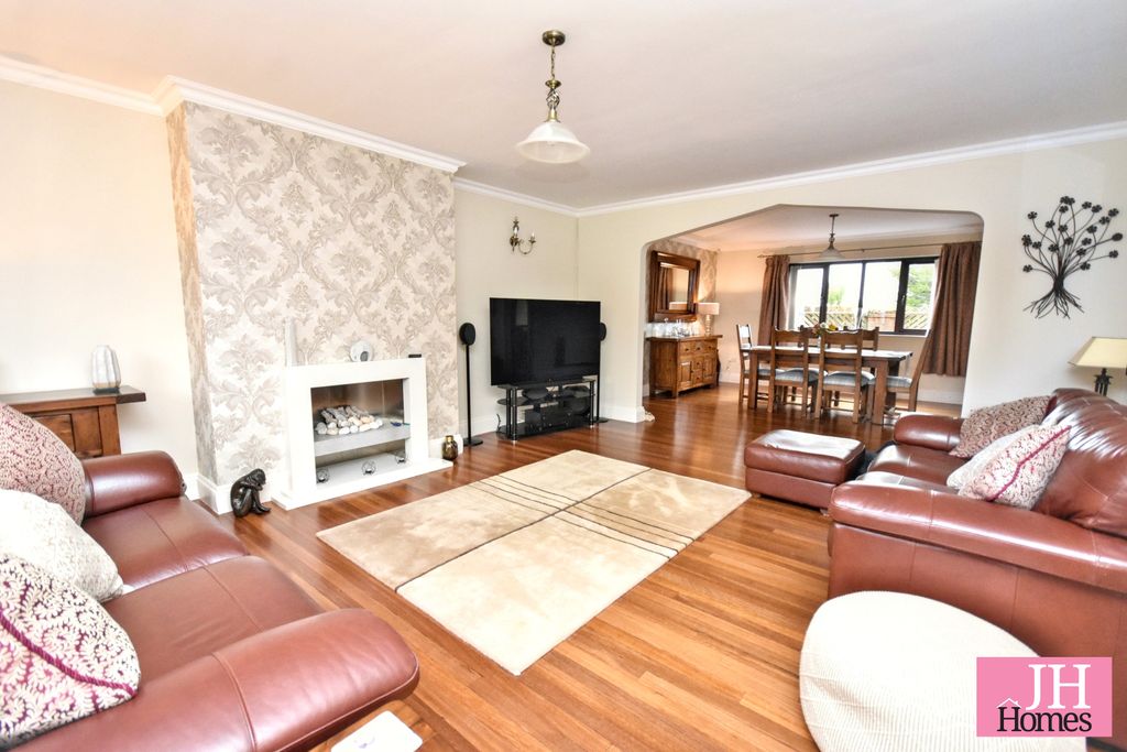 Property photo 2 of 25