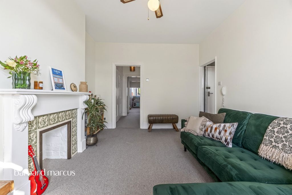 Property photo 3 of 11