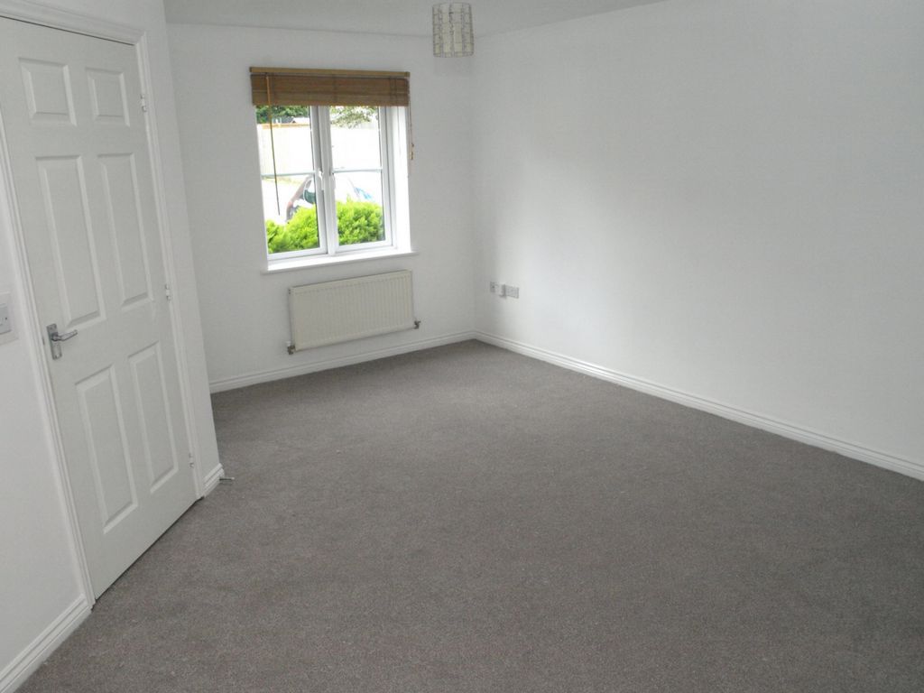 Property photo 2 of 10 Living Room