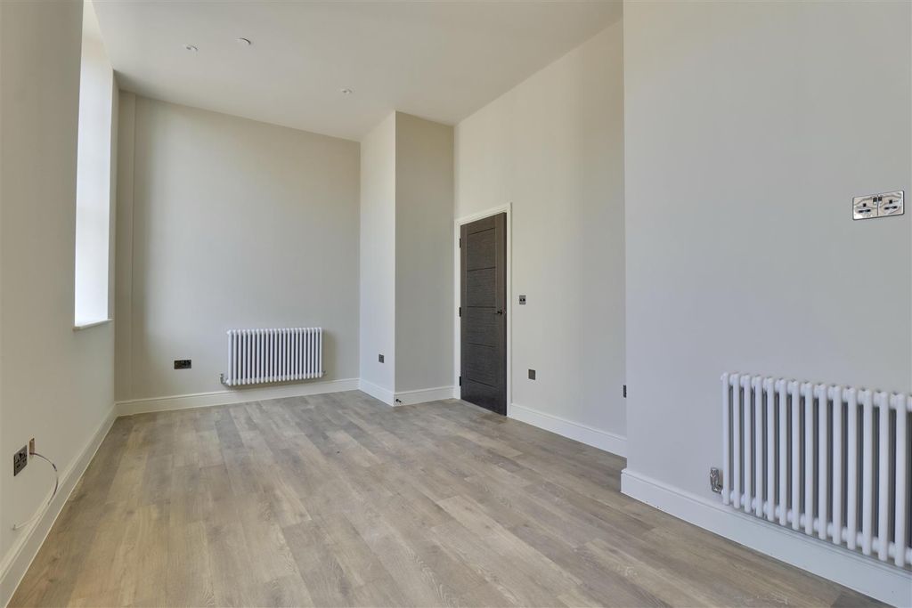 Property photo 2 of 7 0C21796B-14De-4C62-9Fe5-E61Eb959422F_1_201_A.Jpeg