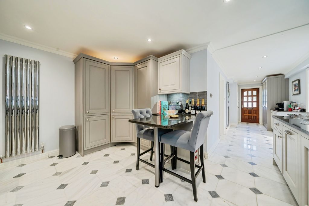 Property photo 2 of 35 Kitchen/Diner