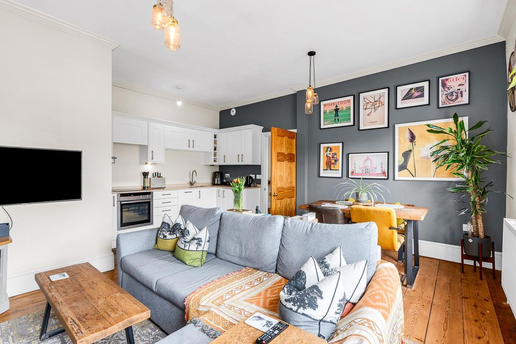 Property photo 2 of 19 Internal-Smalll-5.Jpg