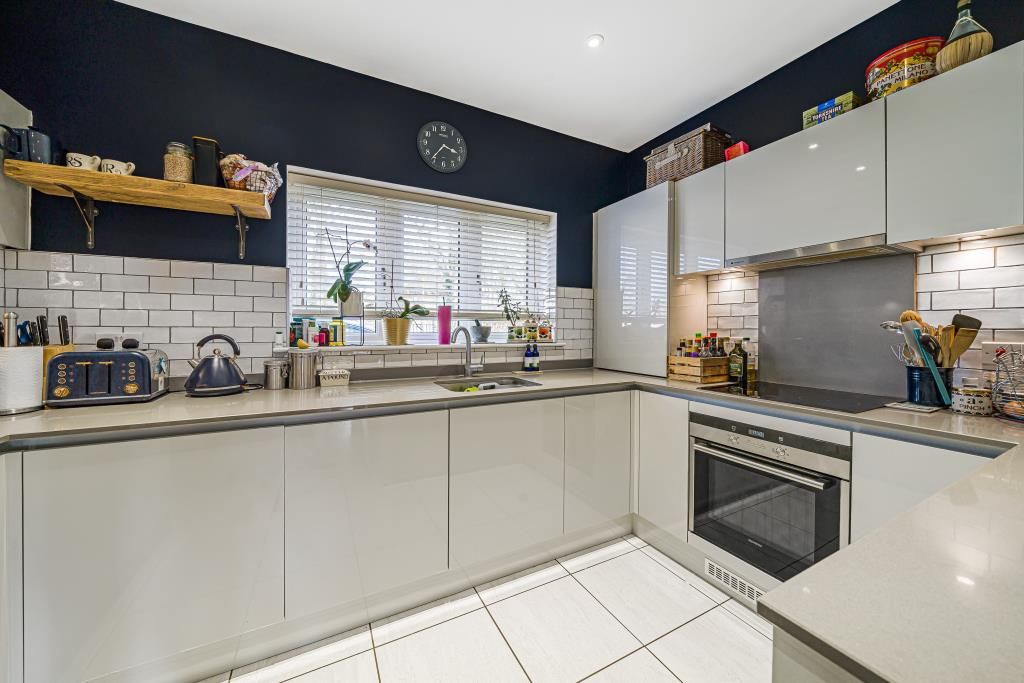 Property photo 3 of 11 Kitchen