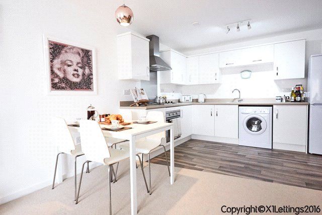 Property photo 2 of 7 Kitchen