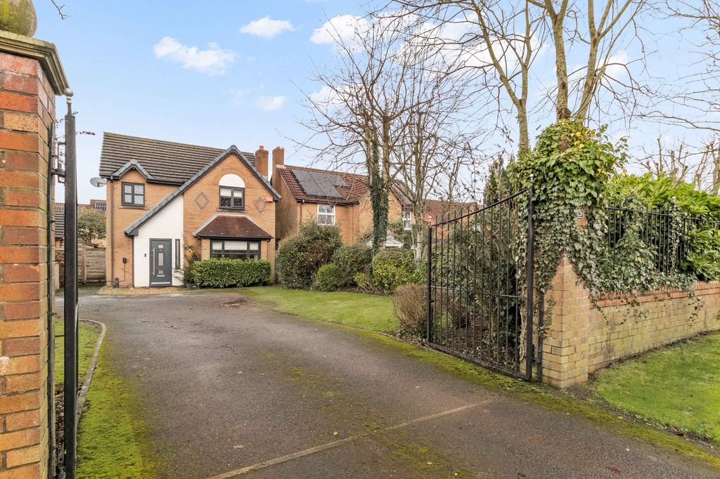 Property photo 1 of 30