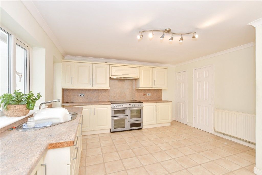 Property photo 2 of 14 Kitchen/Breakfast Room