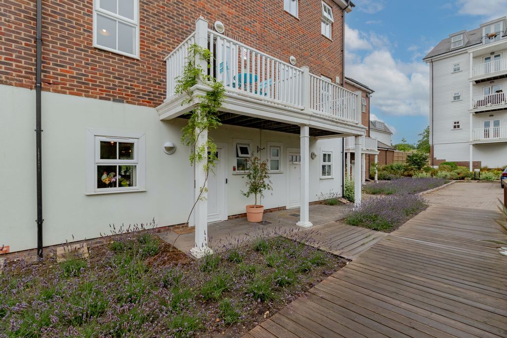 Property photo 2 of 49 Ivy Gate