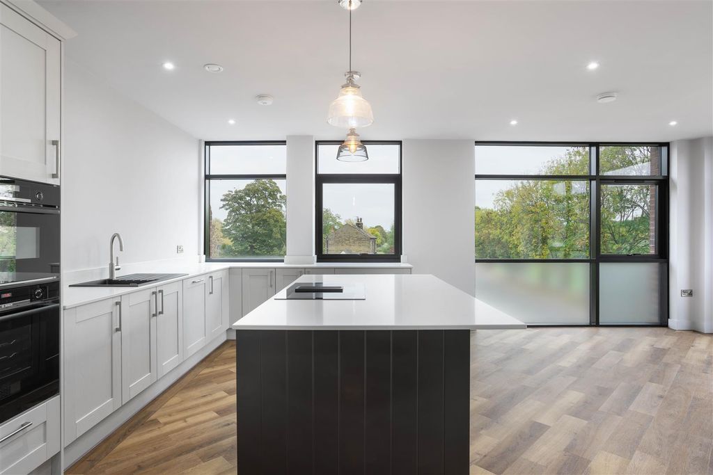 Property photo 2 of 14 00016.Jpg